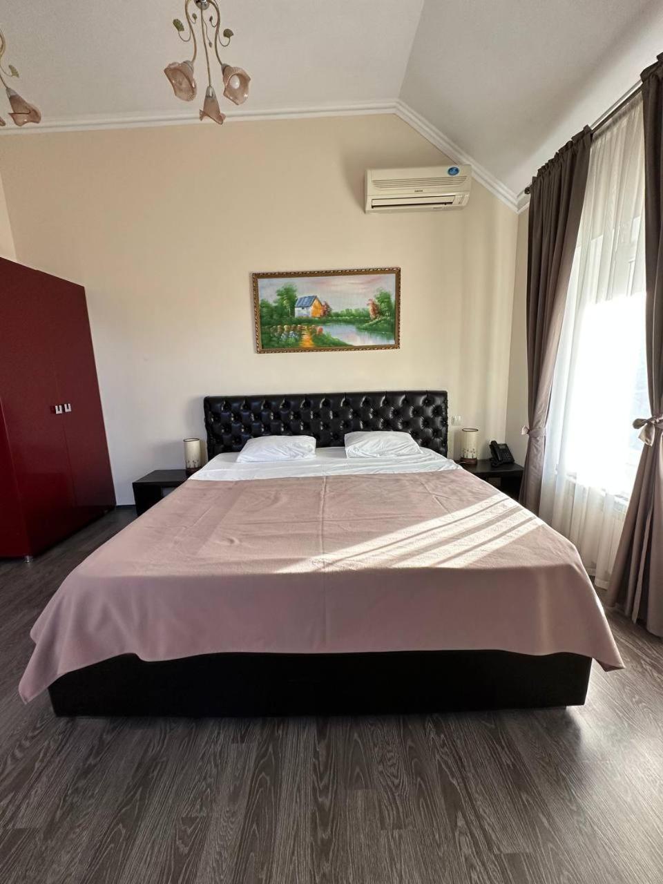 Star Rent Hotel Kischinau Zimmer foto